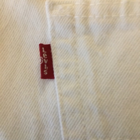 Levi’s White Ripped Jean Shorts - Picture 5 of 5